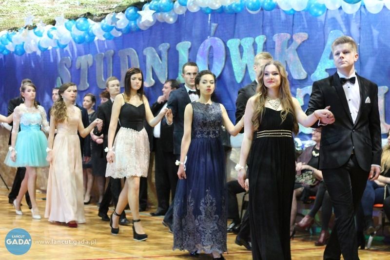 Bal studniówkowy uczniów Zespołu Szkół w Żołyni