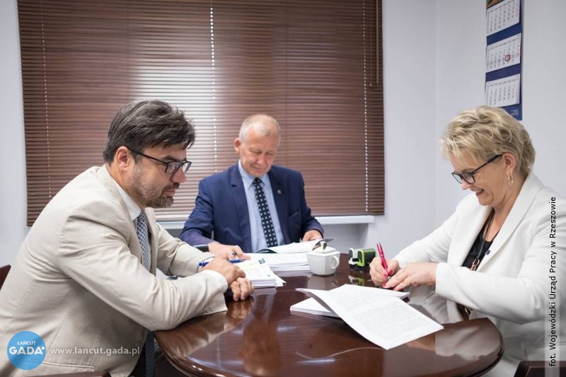 Prawie milion złotych dla liceów