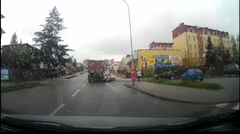 Motorowerem wjechał w ciężarówkę [FILM]