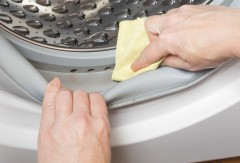 Czym czyścić pralkę? Przegląd domowych i profesjonalnych środków do mycia
