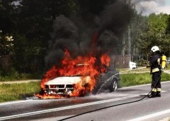 Pożar auta na drodze wojewódzkiej