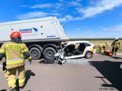 Wbił się w naczepe, wypadek na DK 94