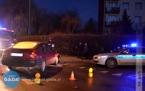 Zderzenie busów, kolizja i samochód w rowie