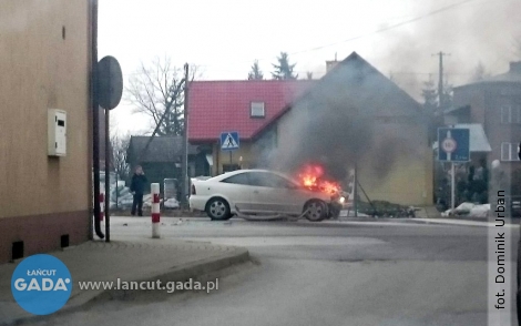 Samochód w płomieniach i zatrucie czadem