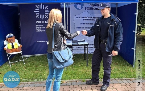 Policjanci z Łańcuta informują jak korzystać z mapy zagrożeń