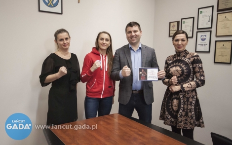 Mistrzyni Świata w kickboxingu wsparła fundusz stypendialny