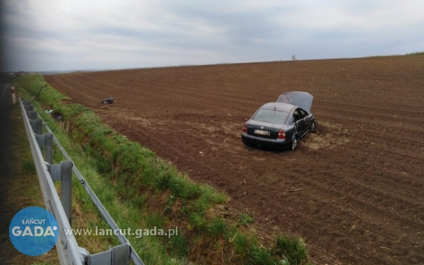 Pijany skończył jazdę w polu