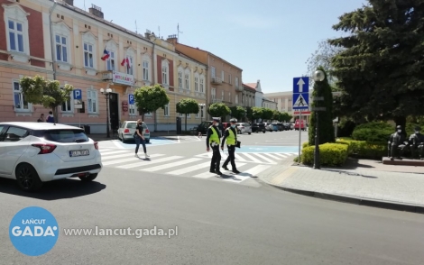 Parkują na pasach, blokują przejazd