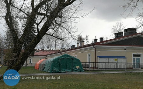 Zakażenia w powiecie, na COVID-19 zmarła kobieta