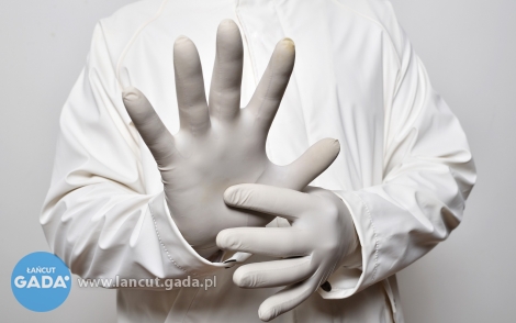 Rękawiczki nitrylowe - czy dłuższa praca nie niszczy skóry?
