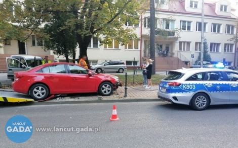 Kierująca samochodem wjechała w pieszych idących chodnikiem