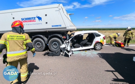 Wbił się w naczepe, wypadek na DK 94