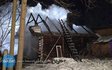 Spłonął drewniany dom, nikomu nic się nie stało